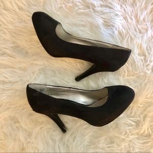 Black Fioni pumps